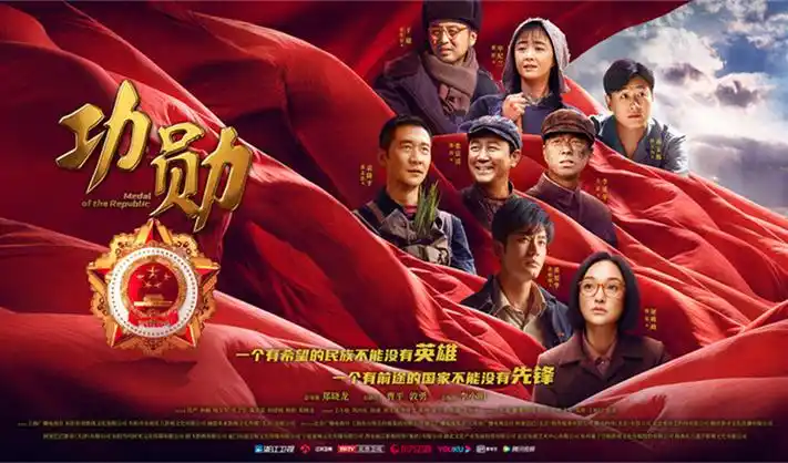 爱迪影视app本周观测镜配图，银白色星轨落在观测台穹顶